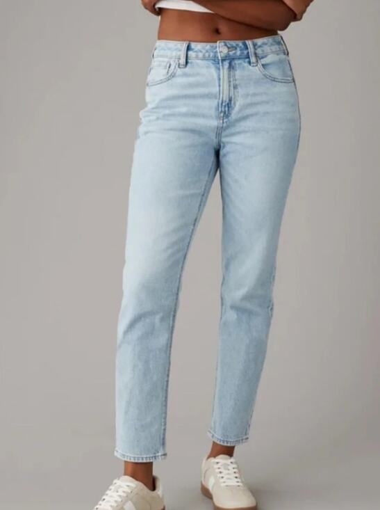 American Eagle Outfitters Denim - American Eagle Strigid Mom Jeans Women's Size 2 in Blue Breeze
